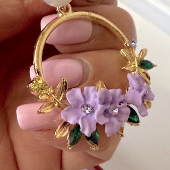 Fashion Jewelry Gold Floral Earrings with Lilac and Green Accents. - Picture 9 of 11